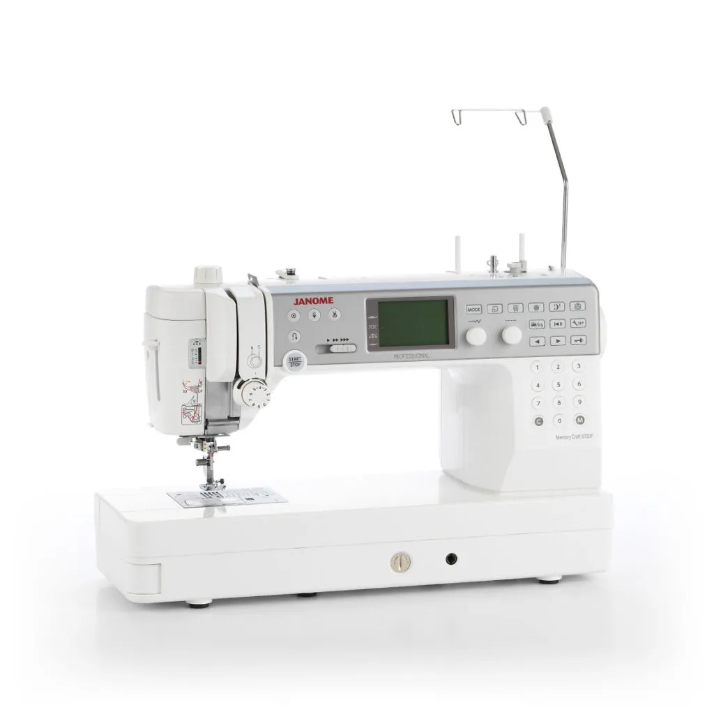 Janome Memory Craft 6700P symaskin for quilting og store prosjekter
