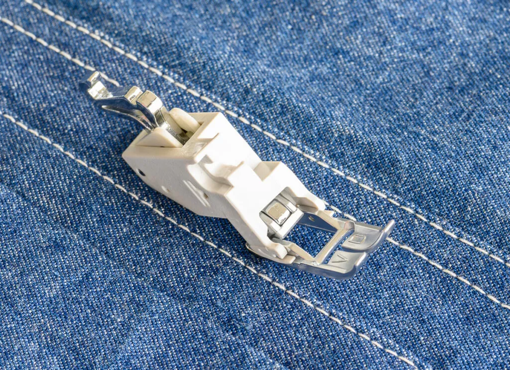 AcuFeed smal trykkfotholder med standardfot til Janome