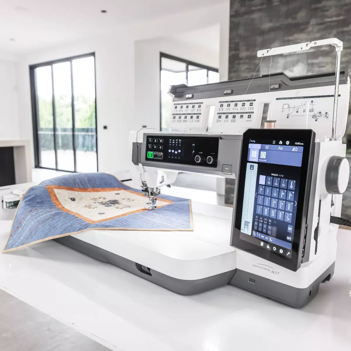 Janome Continental M17 sy- og broderimaskin