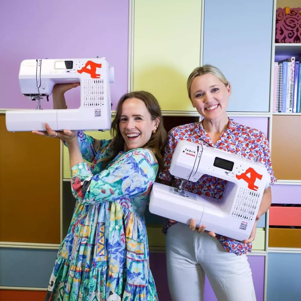 Fæbrikmaskinen Janome DC 2050 symaskin i lys lilla