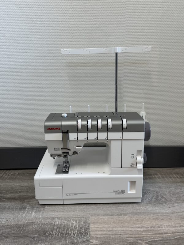 Brukt Janome Cover Pro 3000P - tre år gammel